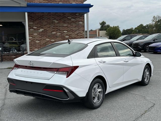 2025 Hyundai Elantra SE