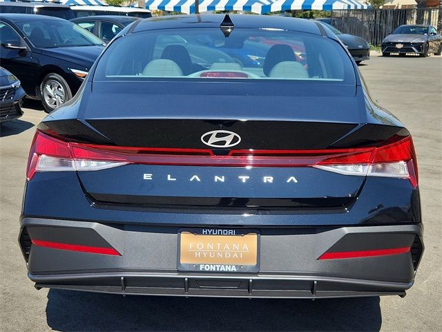 2025 Hyundai Elantra SE