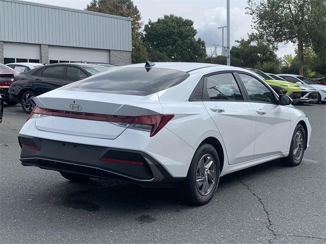 2025 Hyundai Elantra SE