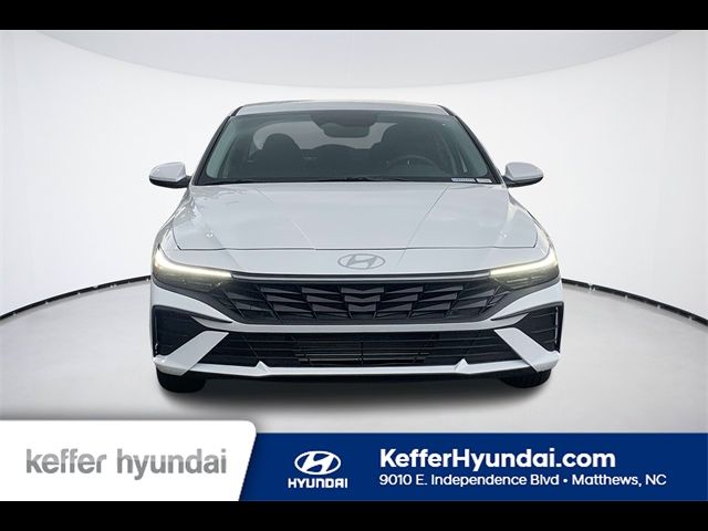 2025 Hyundai Elantra SE