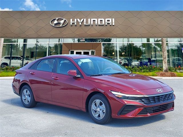 2025 Hyundai Elantra SE