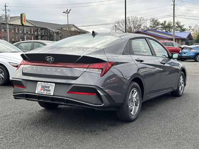 2025 Hyundai Elantra SE