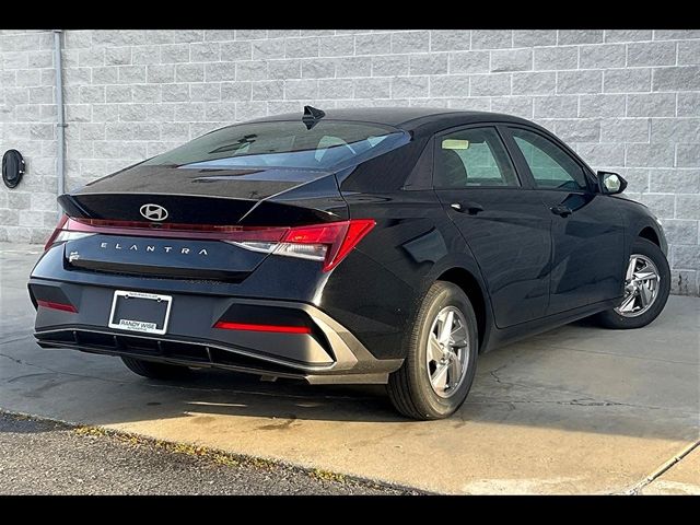 2025 Hyundai Elantra SE