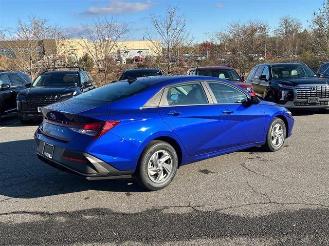 2025 Hyundai Elantra SE