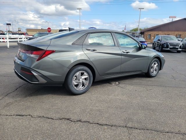 2025 Hyundai Elantra SE