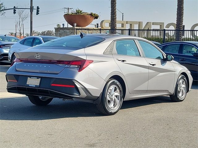 2025 Hyundai Elantra SE