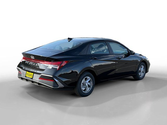 2025 Hyundai Elantra SE