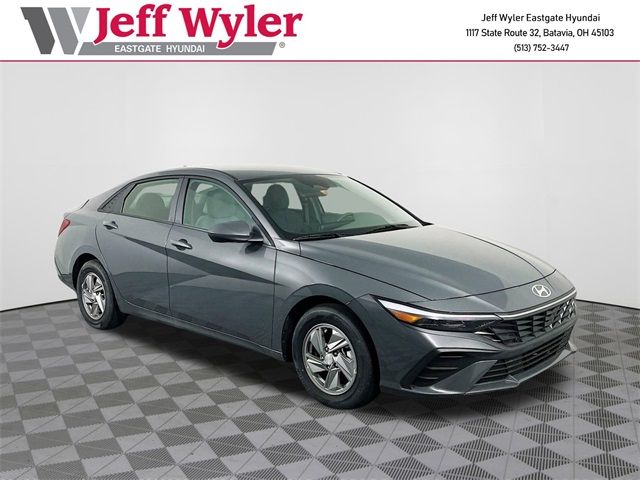 2025 Hyundai Elantra SE