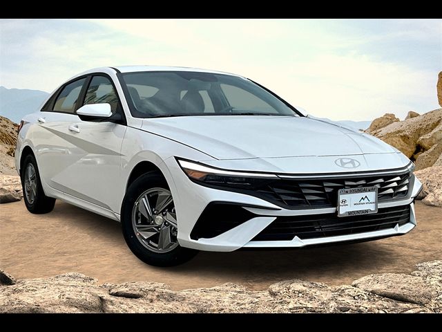 2025 Hyundai Elantra SE