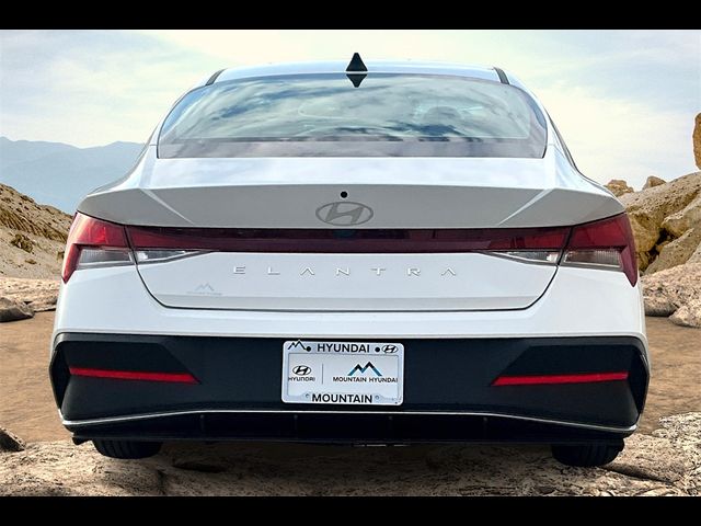 2025 Hyundai Elantra SE