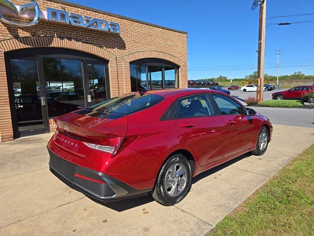 2025 Hyundai Elantra SE