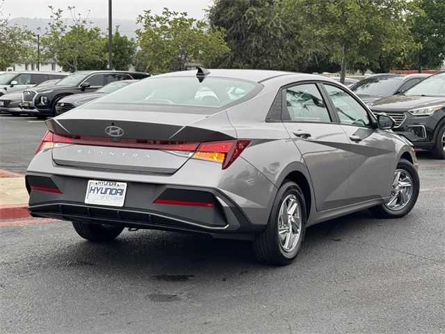 2025 Hyundai Elantra SE