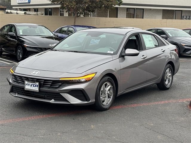 2025 Hyundai Elantra SE