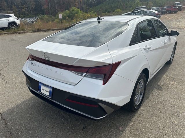 2025 Hyundai Elantra SE