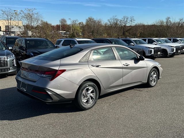 2025 Hyundai Elantra SE