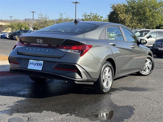 2025 Hyundai Elantra SE