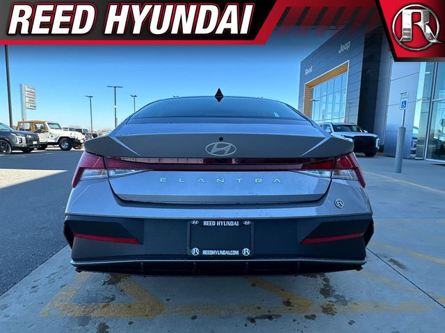 2025 Hyundai Elantra SE