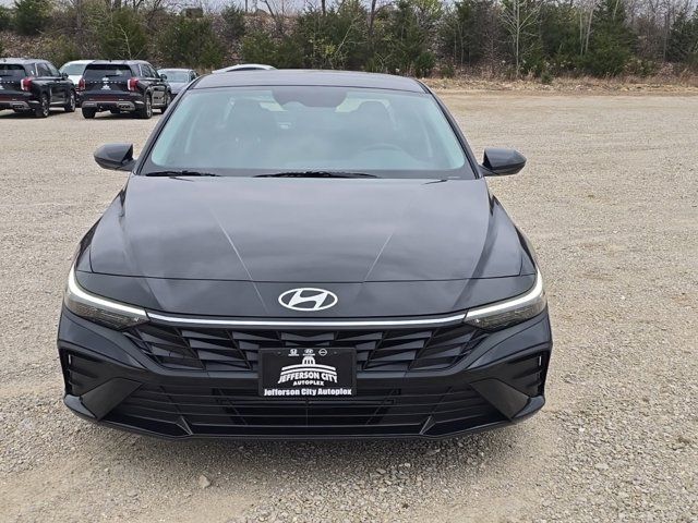 2025 Hyundai Elantra SE