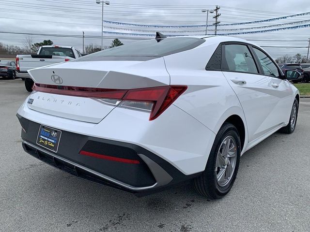 2025 Hyundai Elantra SE