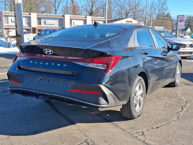 2025 Hyundai Elantra SE