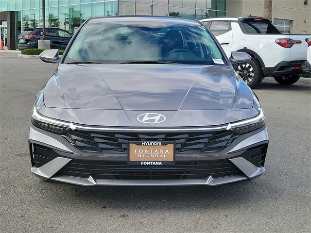 2025 Hyundai Elantra SE