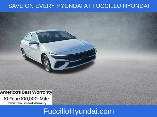 2025 Hyundai Elantra SE