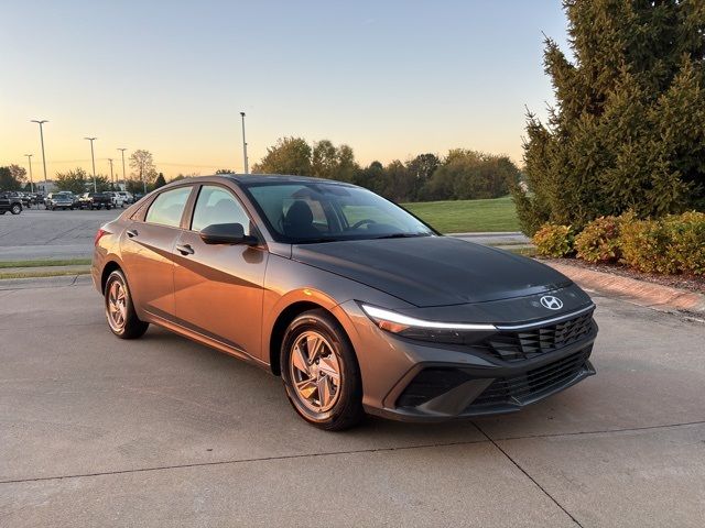 2025 Hyundai Elantra SE
