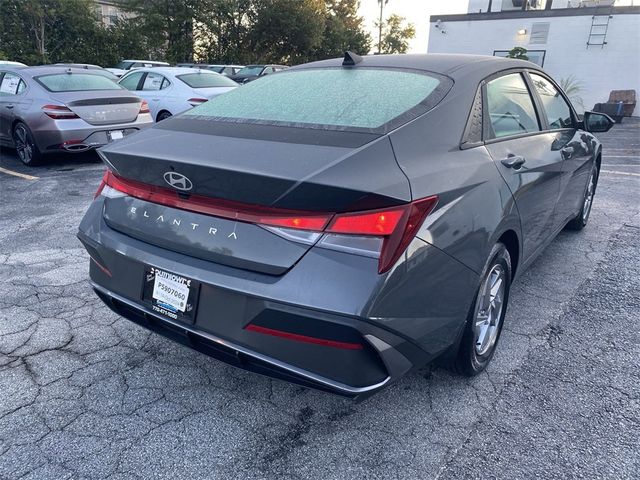 2025 Hyundai Elantra SE