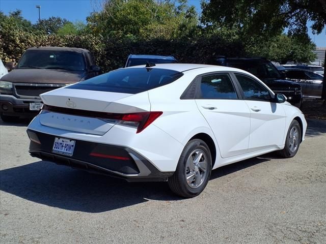 2025 Hyundai Elantra SE