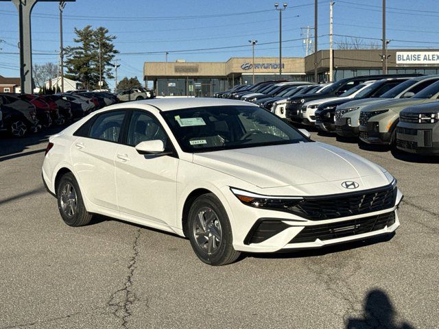 2025 Hyundai Elantra SE