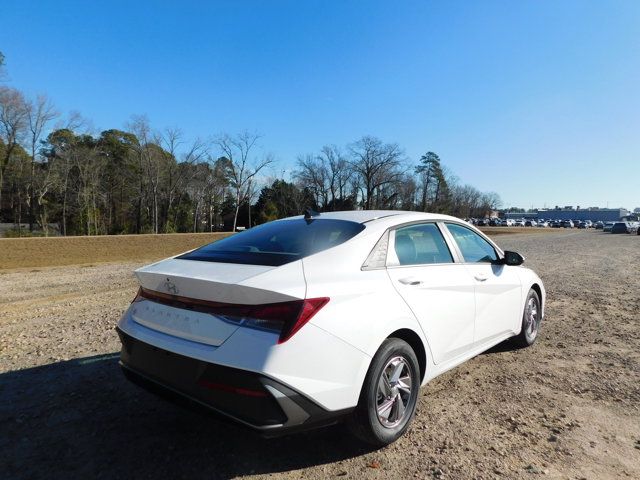 2025 Hyundai Elantra SE