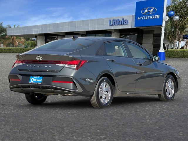 2025 Hyundai Elantra SE