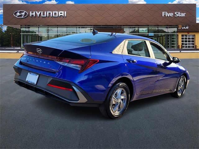 2025 Hyundai Elantra SE