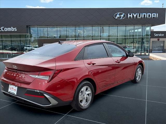 2025 Hyundai Elantra SE