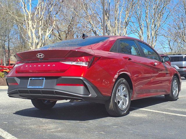 2025 Hyundai Elantra SE
