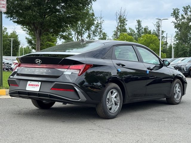 2025 Hyundai Elantra SE
