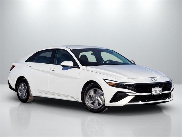 2025 Hyundai Elantra SE