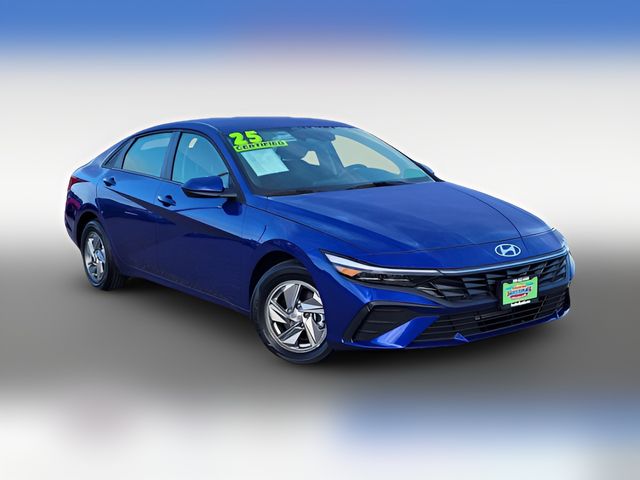 2025 Hyundai Elantra SE