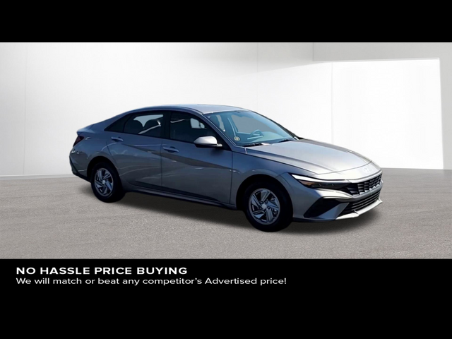 2025 Hyundai Elantra SE