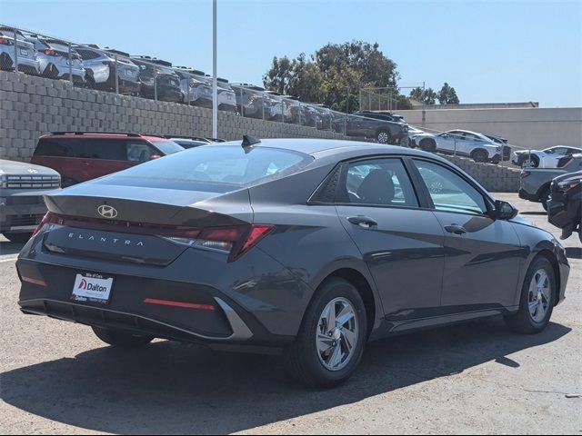 2025 Hyundai Elantra SE