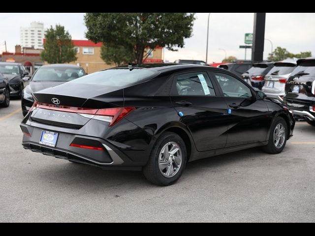 2025 Hyundai Elantra SE