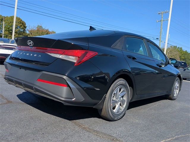 2025 Hyundai Elantra SE