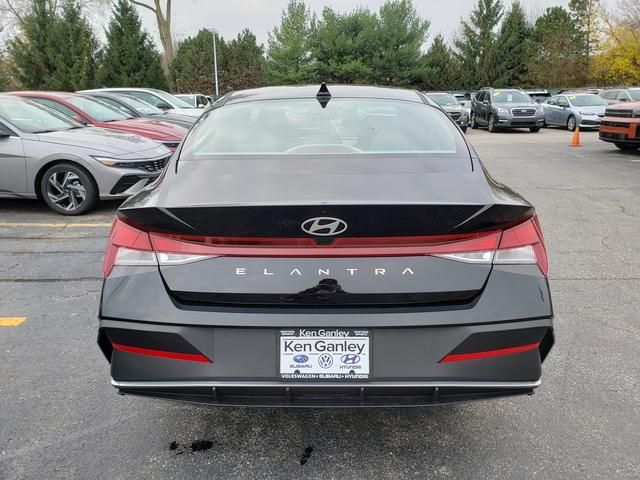 2025 Hyundai Elantra SE