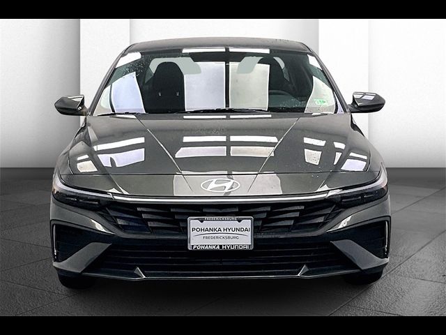 2025 Hyundai Elantra SE