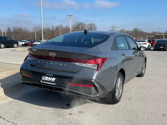 2025 Hyundai Elantra SE