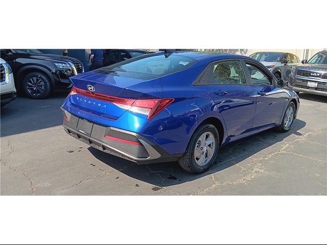 2025 Hyundai Elantra SE