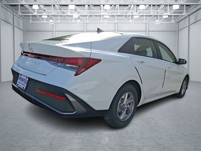 2025 Hyundai Elantra SE