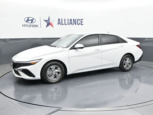 2025 Hyundai Elantra SE