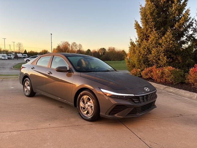 2025 Hyundai Elantra SE