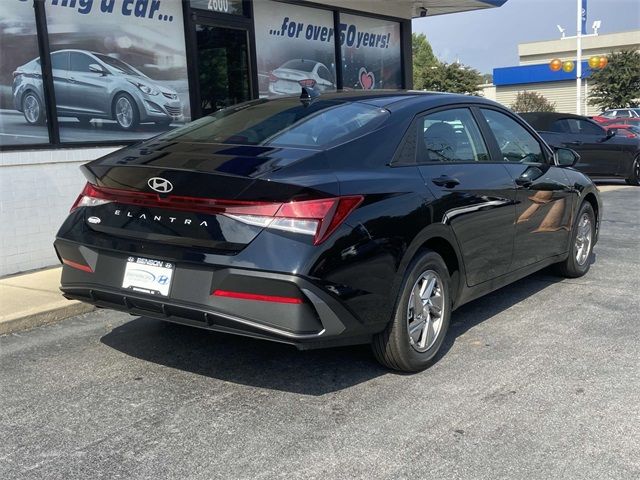 2025 Hyundai Elantra SE